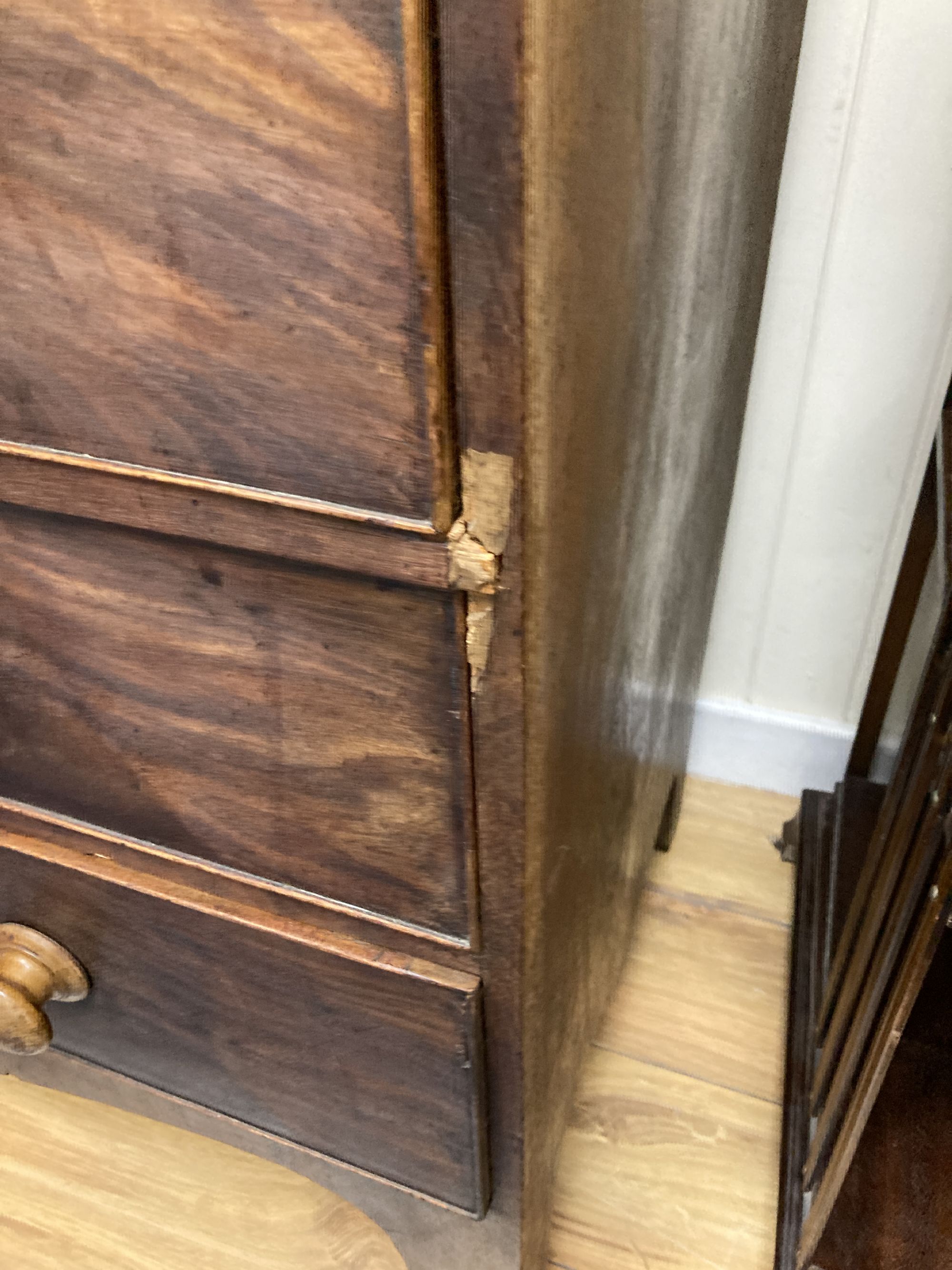 A Regency mahogany straight front chest of drawers, with turned knob handles, width 97cm, depth 46cm, height 99cm